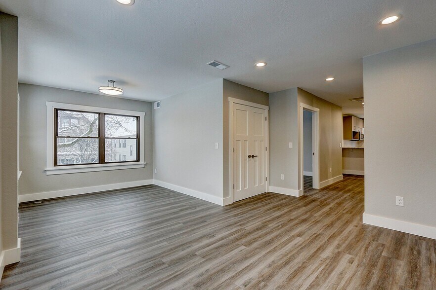 Building Photo - 2105 N Booth St