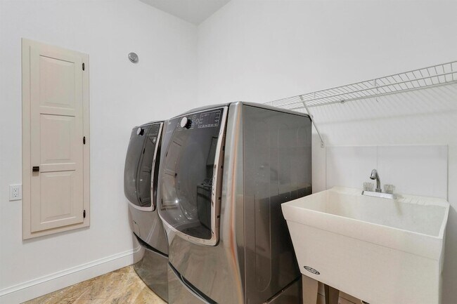 Building Photo - 67 Pacer Cir