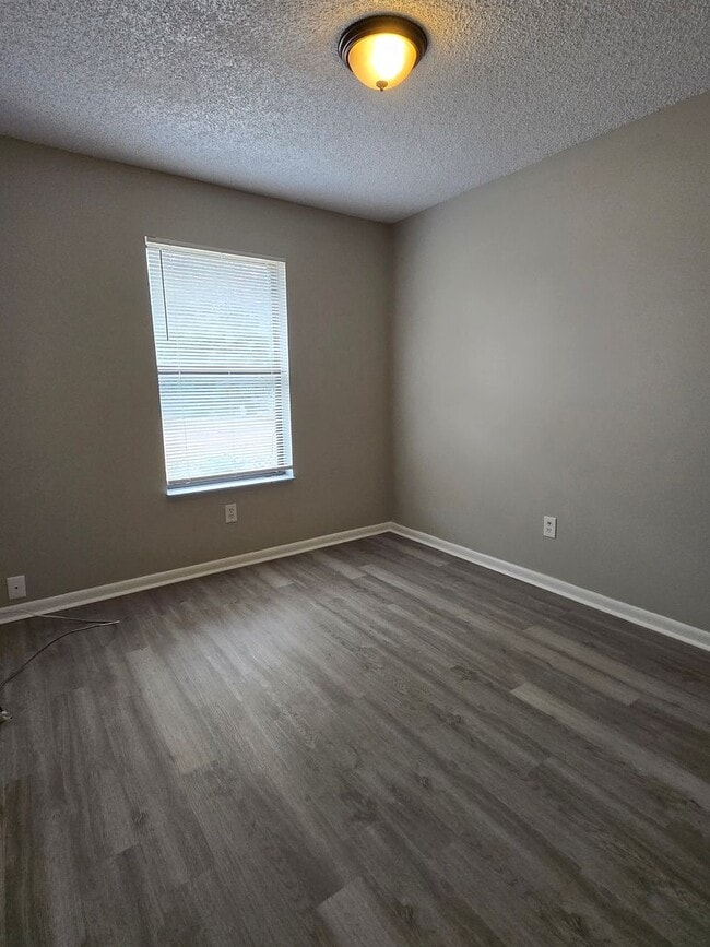 Building Photo - 3/1.5 - Keystone Heights