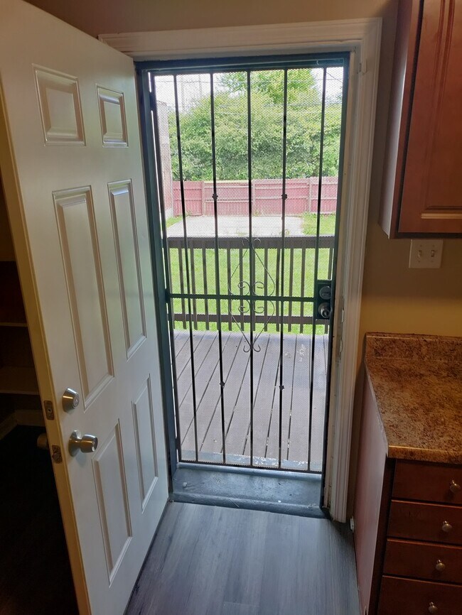 Building Photo - 7645 S Throop St