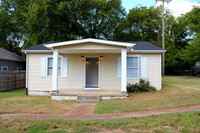 Building Photo - Renovated affordable place in East Nashvil...