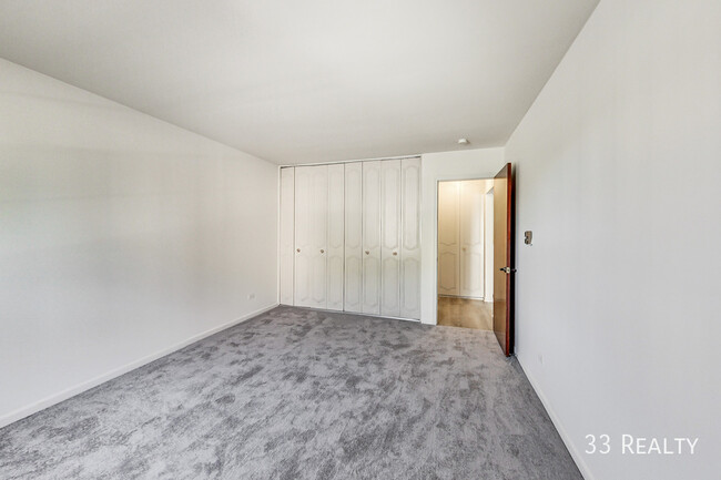 Building Photo - Oak Lawn / The Vine Apartments / 1 Bed / P...