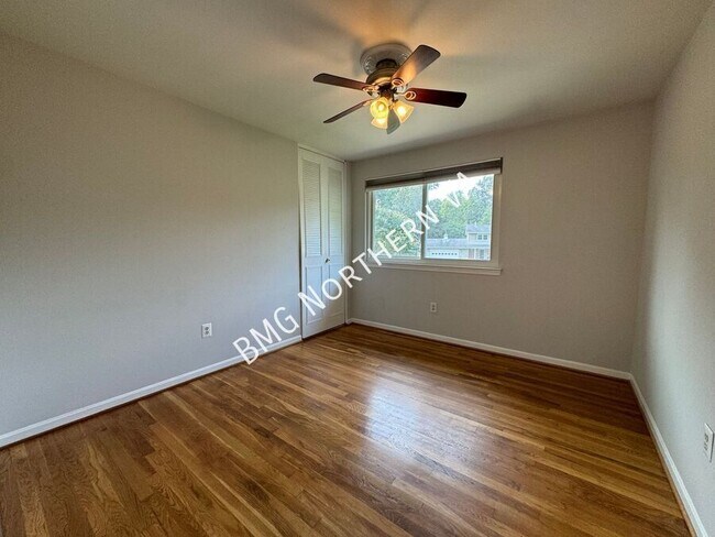 Building Photo - 5406 Gainsborough Dr