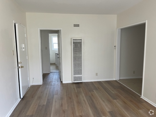 Building Photo - 4767 San Vicente Blvd
