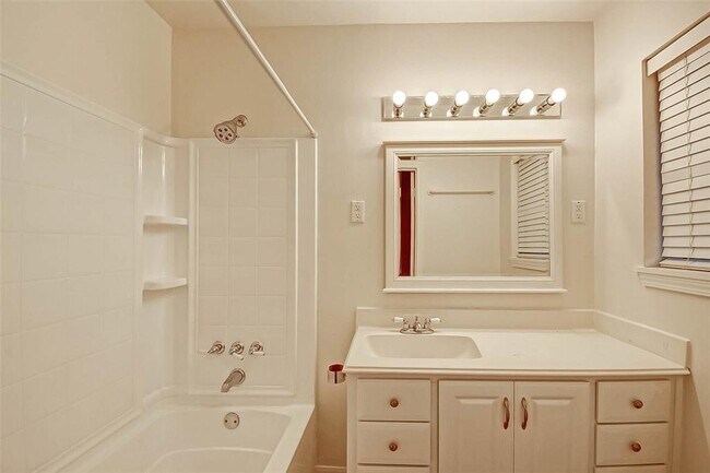 Building Photo - 5446 Jason St