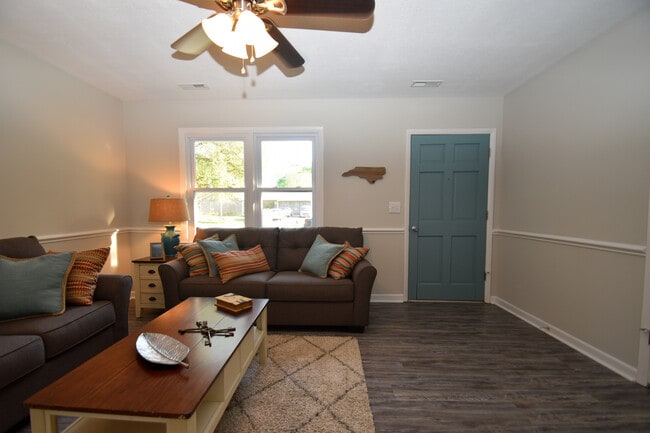 Building Photo - 4609 Trafalgar Rd