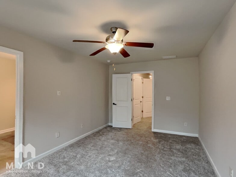 Building Photo - 5097 Lower Elm St