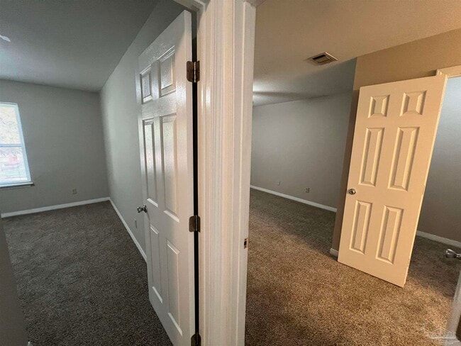 Building Photo - 9485 Sunnehanna Blvd