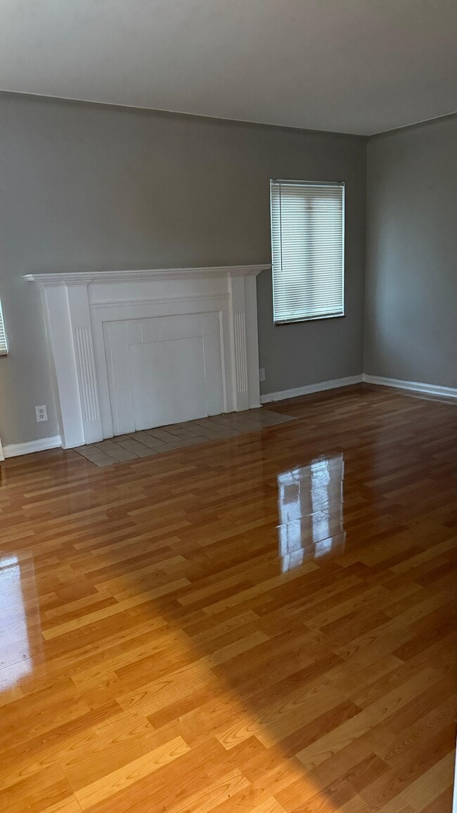 Building Photo - 10370 Britain St