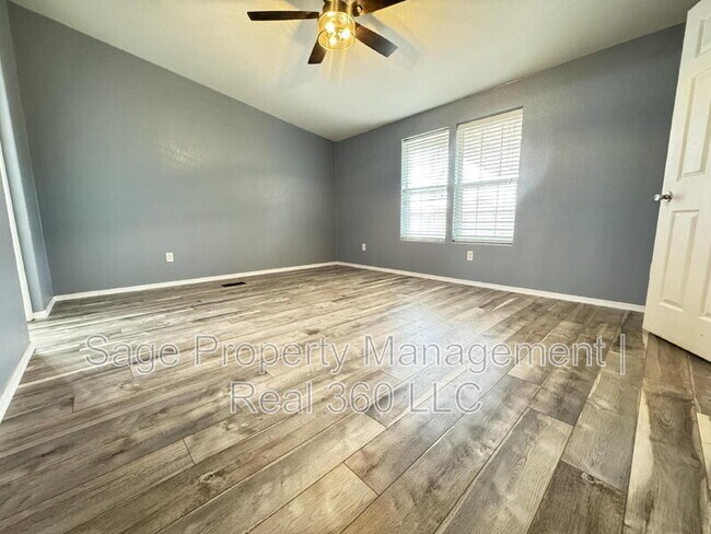 Building Photo - 4879 N Monterey Dr