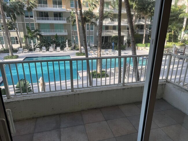 Building Photo - 700 E Boynton Beach Blvd