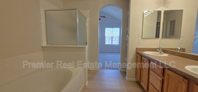 Building Photo - 1381 S Dayton Ct