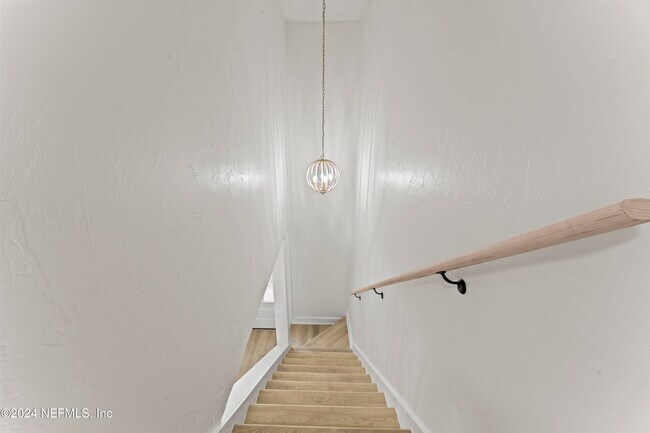 Building Photo - 798 Main St