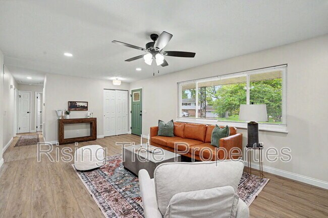 Building Photo - 2569 Richmar Dr