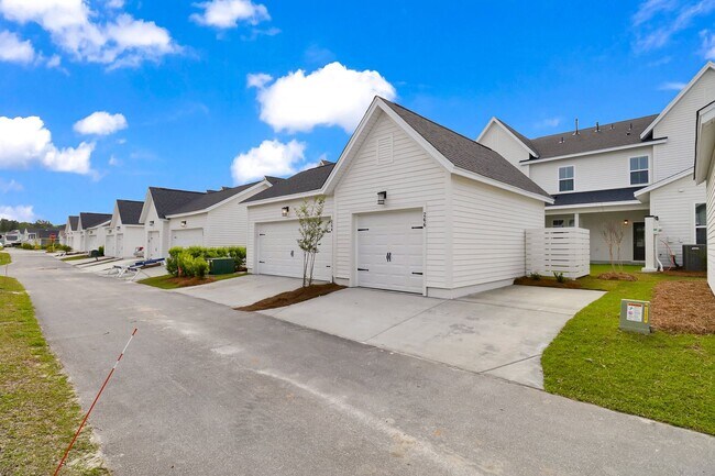 Building Photo - Luxury Townhome in Midtown Nexton
