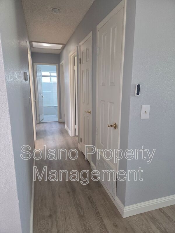 Building Photo - 512 Monterey Dr