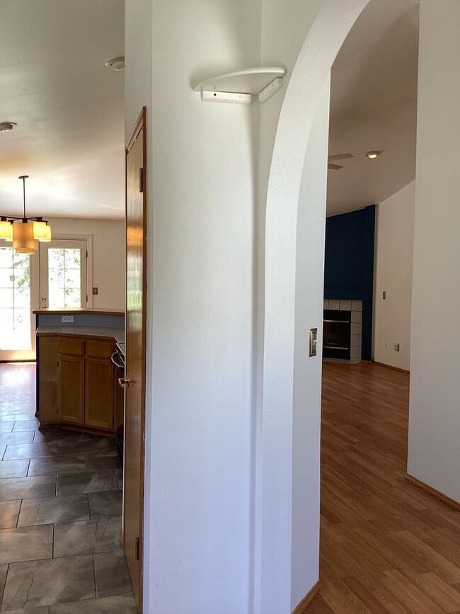 Building Photo - Spacious Lake Stevens Rambler with A/C