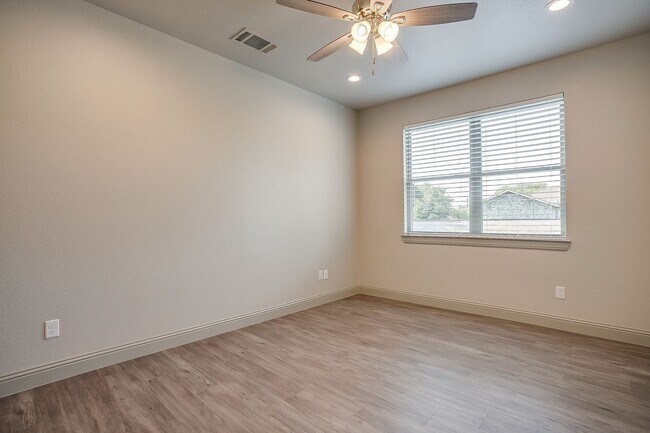 Building Photo - 2831 Forest Park Blvd