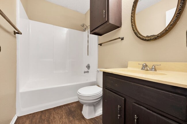 Building Photo - 3 bedroom 2 bath in the well sought subdivision of Great Northwest!