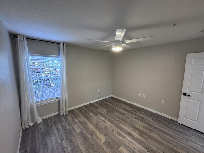 Building Photo - 8932 Manor Loop