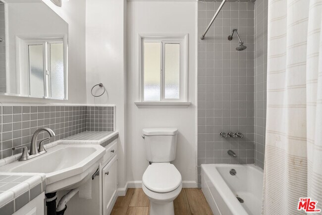 Building Photo - 7869 Croydon Ave