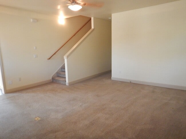 Building Photo - 2 Story, 3 Bedroom, 3 Bathroom House in He...