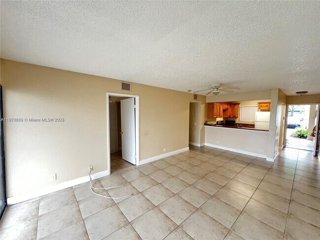 Building Photo - 1523 Lake Crystal Dr