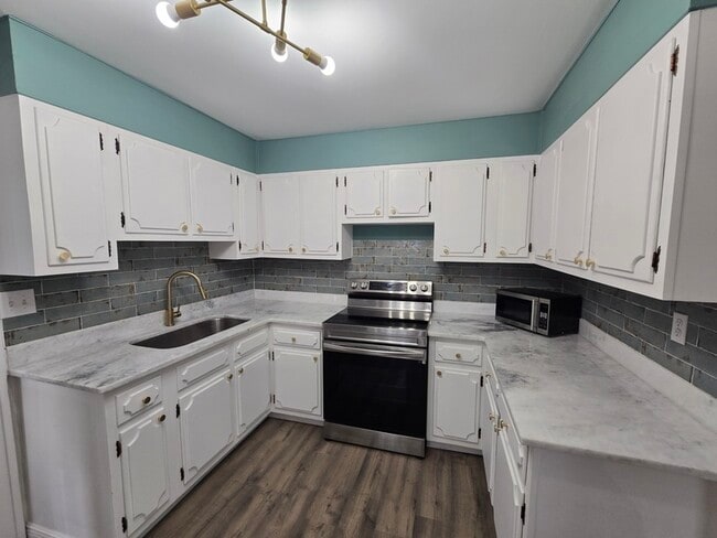 Building Photo - 105 California Ave