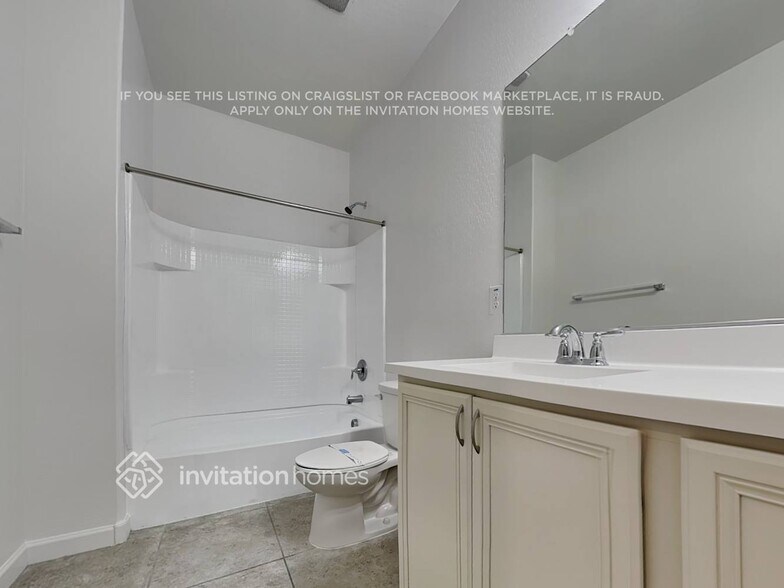 Building Photo - 1367 S Country Club Dr