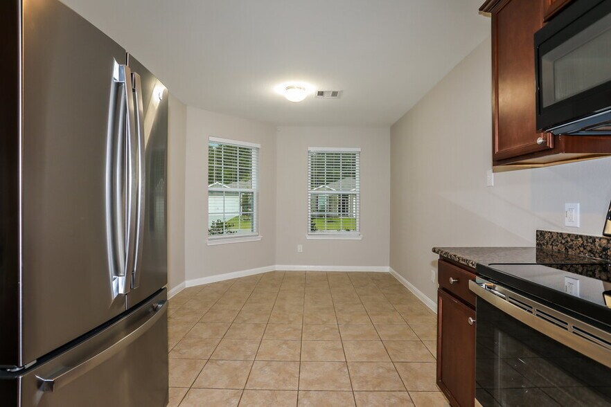 Building Photo - 27049 Leonardo Dr