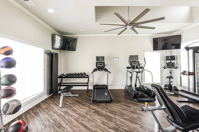 Building Photo - 102 Riley Cir