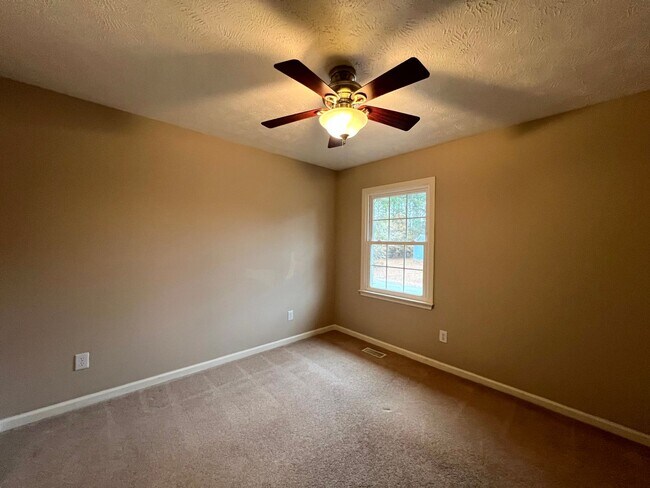 Building Photo - 1233 Wilderness Dr