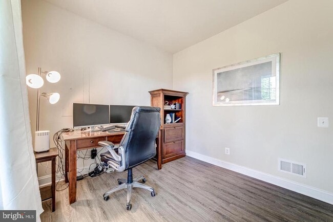 Building Photo - 20637 Erskine Terrace