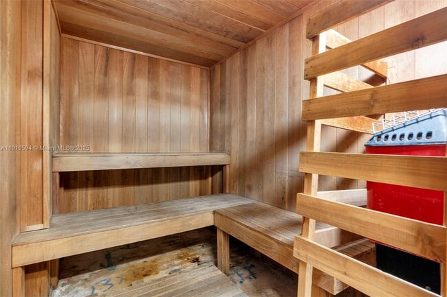 Building Photo - 1155 Brickell Bay Dr