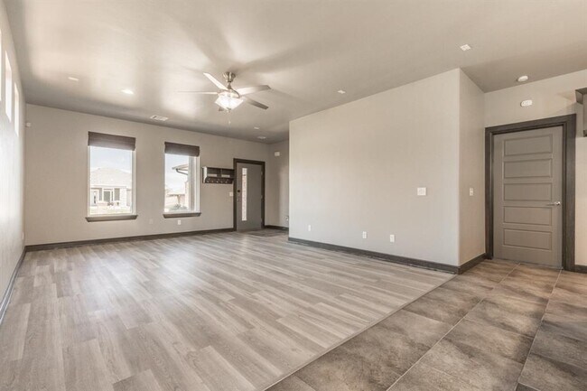 Building Photo - 9420 NW 93rd Terrace