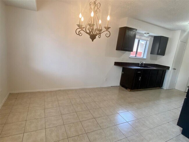 Building Photo - 1202 Meadgreen Dr