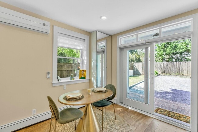 Building Photo - 14 Crossman Pl