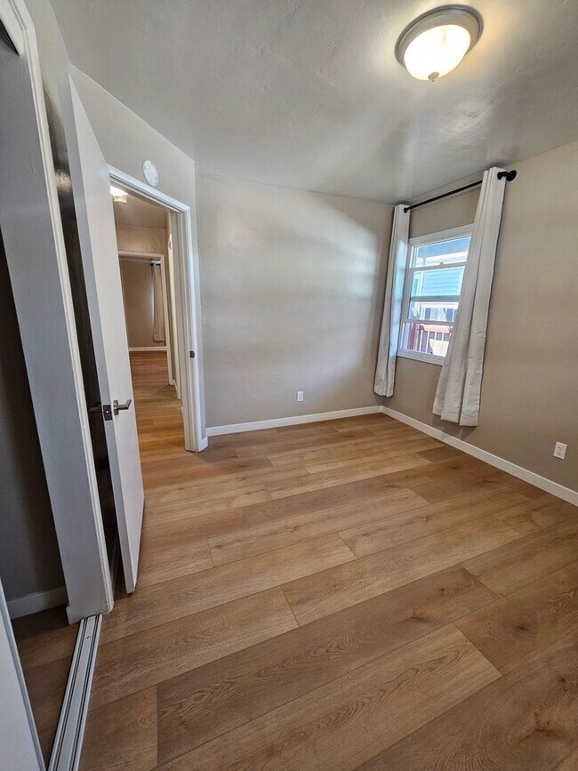 Building Photo - 7186 Central Ave