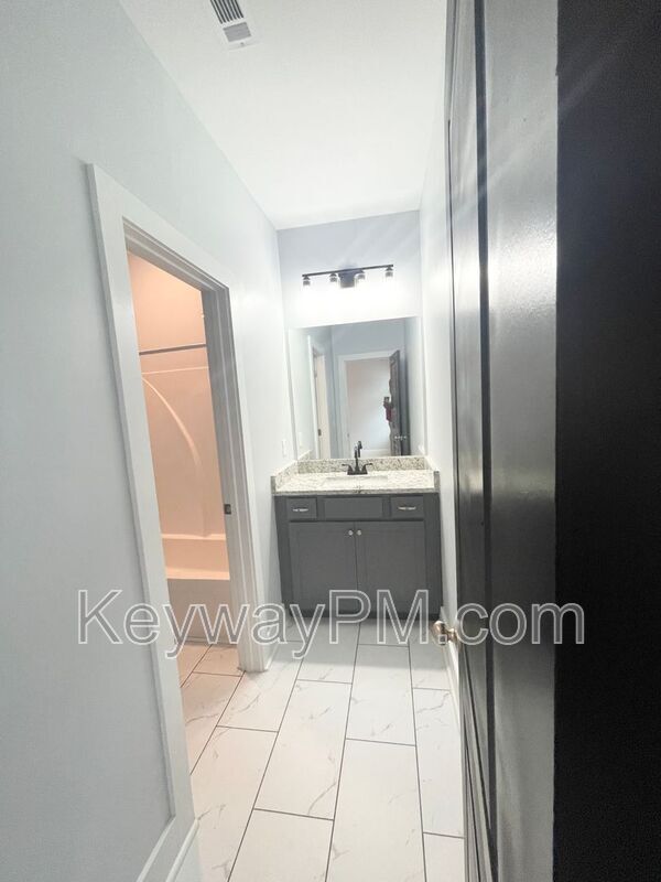 Building Photo - 2217 Laurens St