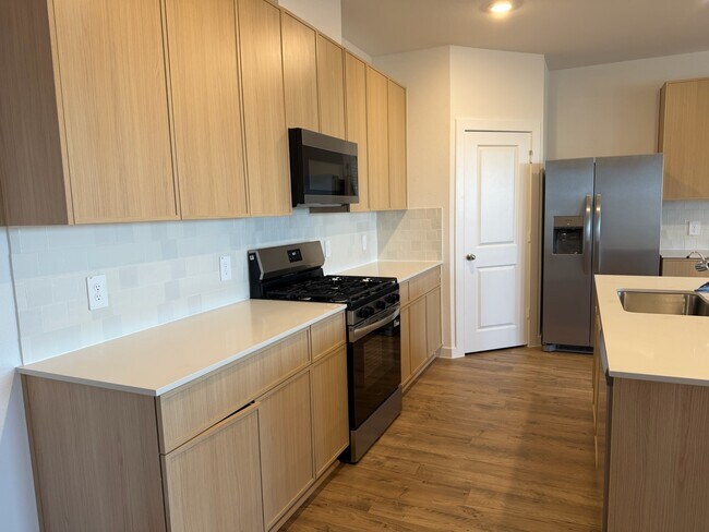 Building Photo - 3550 Blue Mockingbird St