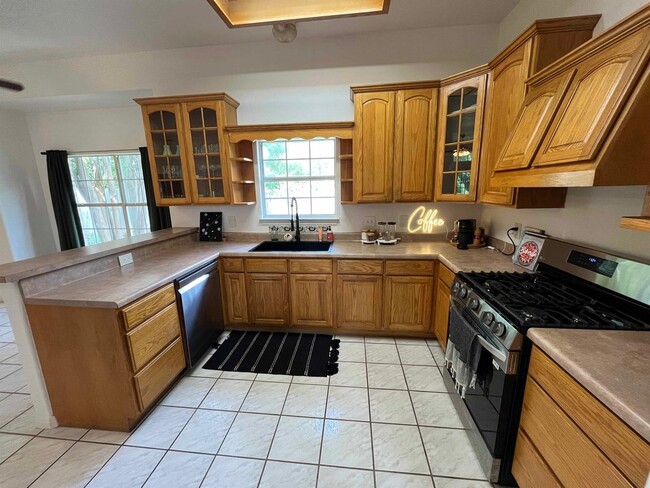 Building Photo - 116 River Knoll