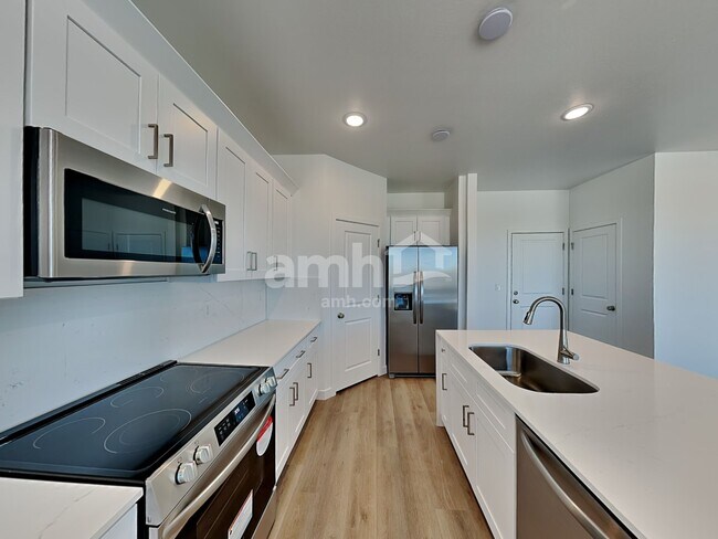 Building Photo - 4419 S 97th Dr