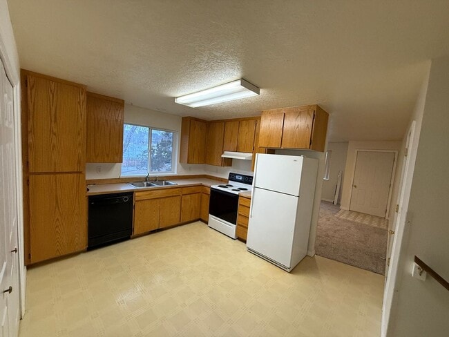 Building Photo - 180-190 NE 10th St