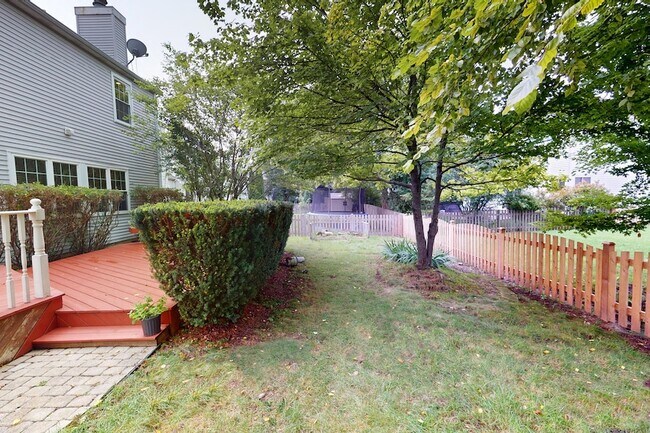 Building Photo - 1657 Fairport Dr