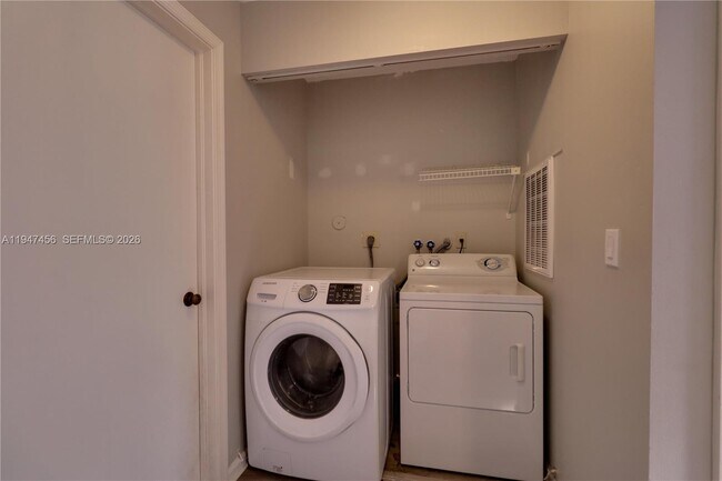 Building Photo - 2149 Discovery Cir W