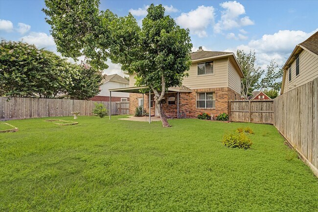 Building Photo - 10840 Sycamore Dr N