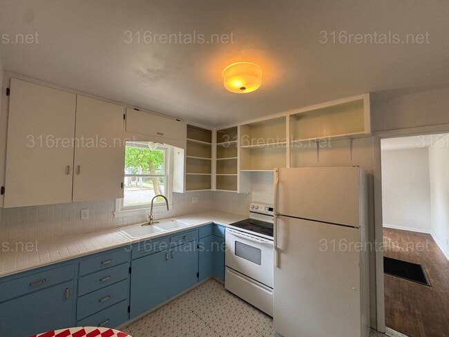 Building Photo - $875 - Beautiful 2bed 1 bath - Single family home