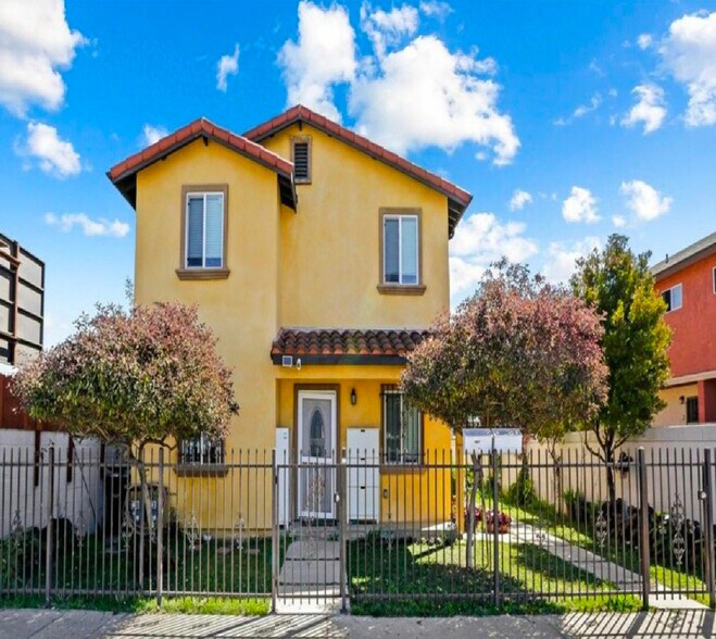 Building Photo - 10306 S Main St