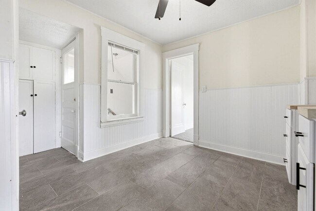 Building Photo - 689 Midland Ave
