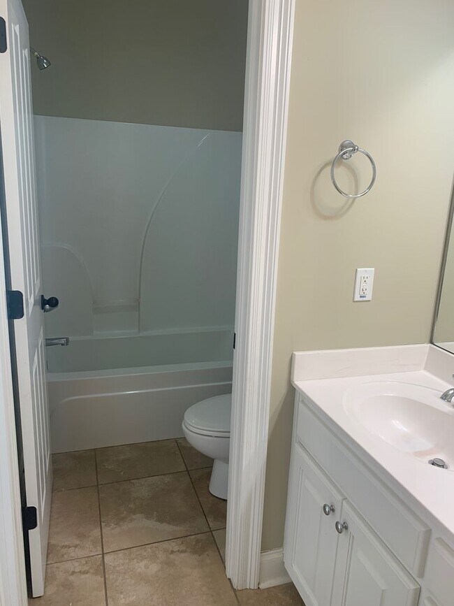 Building Photo - 4BR/3BA